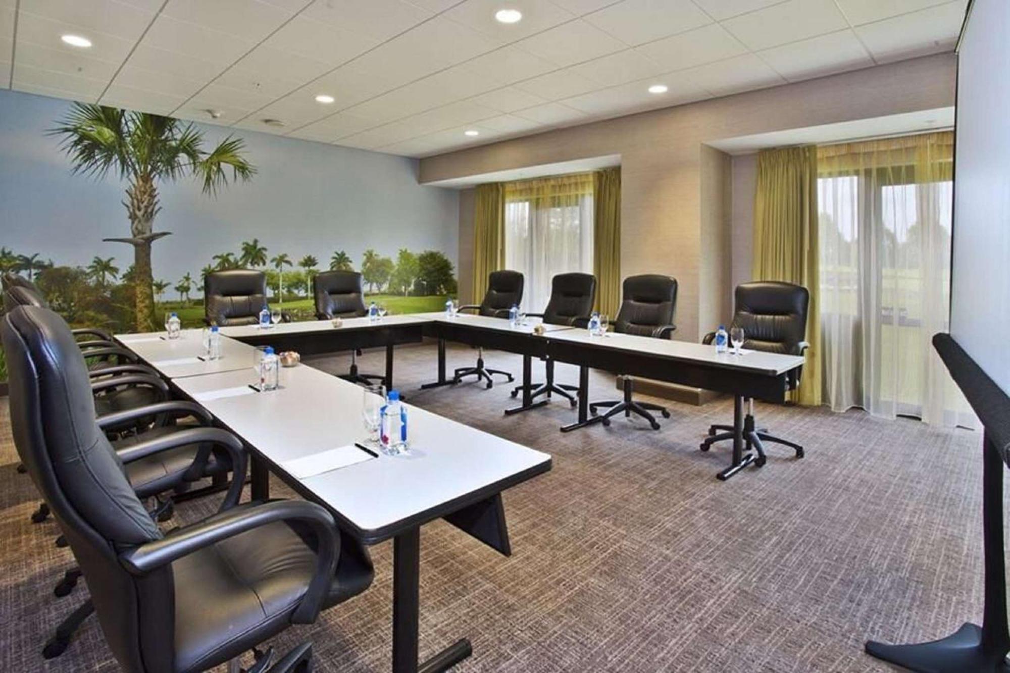 Hilton Chicago Oak Brook Hills Resort & Conference Center Екстериор снимка